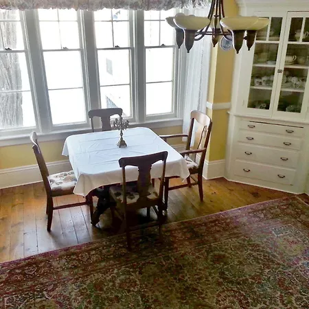 Steamers Bed & Breakfast-3